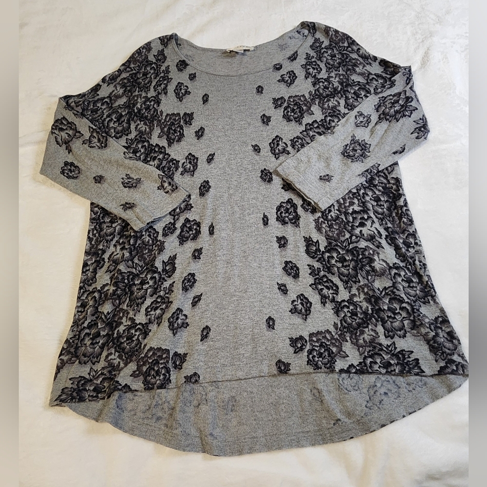 Floral Gray‎ Women's Top